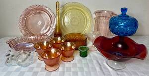 lot 87 image: Colored Glass Collection, Fenton, Depression Glass, Carnival, Indiana, L E Smith and more