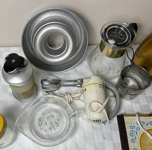 lot 54 image: Vintage Kitchen Scale, tools and Accoutrements