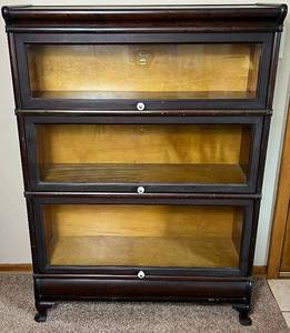 lot 100 image: Antique Macey Barrister Cabinet
