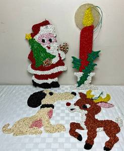 lot 110 image: 1970s Vintage Melted Plastic Popcorn IndoorOutdoor - 3 Xmas and 1 Snoopy