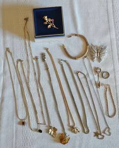 lot 130 image: Vintage Avon Jewelry - Necklaces, Ring, Bracelets, Pin, Brooch