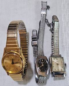 lot 136 image: Ladies Vintage Watches - Timex and Seiko