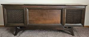 lot 1 image: General Electric PortaFi Stereo Console Model C 524K