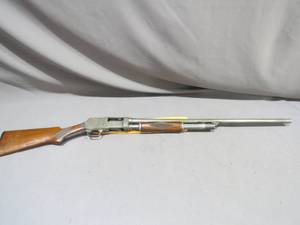 lot 9 image: Wards Westernfield Pump 12GA Shotgun - Model 35