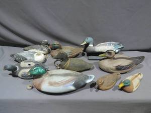lot 74 image: Mixed Lot of Classic Duck Decoys and Duck carvings