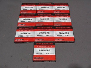 lot 49 image: Winchester W209 Shotshell Primers 10 Boxes of 100(1000 Primers)