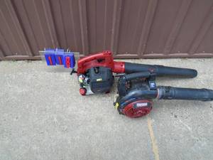 Qty of 2 Craftsman blowers. Both fire up but needs carb work. As shown.