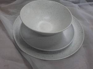 Mainstays Dinnerware Set- 4 dinner plates, 4 salad plates and 4 bowls