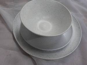 Mainstays Dinnerware Set- 4 dinner plates, 4 salad plates and 4 bowls