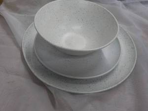 Mainstays Dinnerware Set- 4 dinner plates, 4 salad plates and 4 bowls
