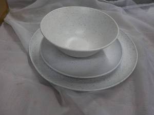 Mainstays Dinnerware Set- 4 dinner plates, 4 salad plates and 4 bowls