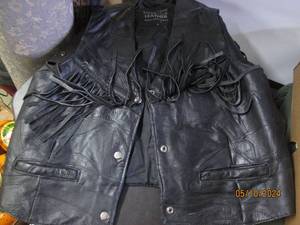 lot 4 image: itialian stone design leather vest looks like a medium