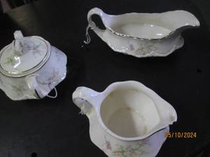 lot 6 image: lot of vintage china