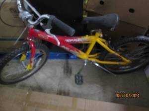 lot 19 image: kids huffy bike...