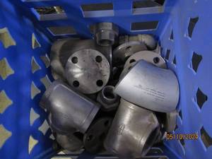 lot 33 image: lot fo metal pieces in blue crate