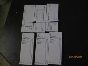 lot 38 image: 6 packages of 12 ballpoint retractable pens