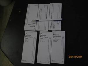 lot 39 image: 6 packages of 12 ballpoint retractable pens