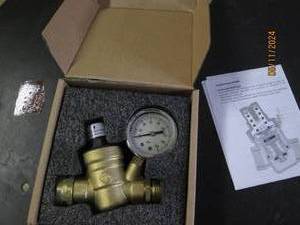 lot 152 image: new water preassure regulator with side cleaning filter