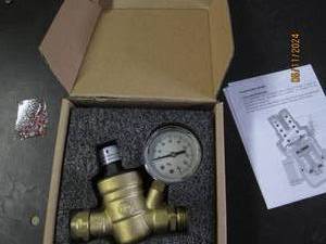 lot 154 image: new water preassure regulator with side cleaning filter