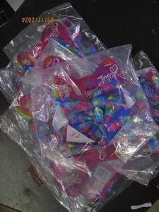 lot 161 image: 7 jo jo girls hair bows...