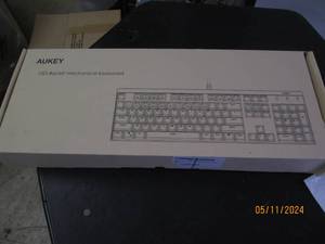 lot 172 image: new led backlit mechanical key board