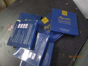 lot 190 image: 6 packages of magnetic eyeliner and eyelash kits