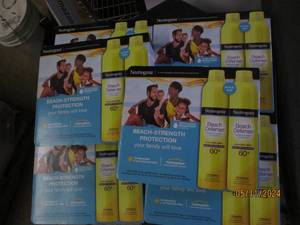 lot 216 image: 6 packages of 2 neutrogena beach defennse spf 60 suncreen