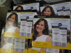 lot 220 image: 6 packages of 2 neutrogena ultra sheer dry touch sunscreen spf 55