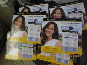 lot 226 image: 6 packages of 2 neutrogena ultra sheer dry touch sunscreen spf 55