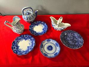 lot 25 image: Beautiful Flo Blue Plates