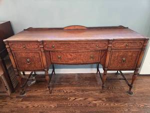 lot 36 image: Berkey & Gay Dining room Buffet Cabinet