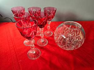lot 38 image: Crystal Glasses, Vintage Ruby Red Vase & Bowl