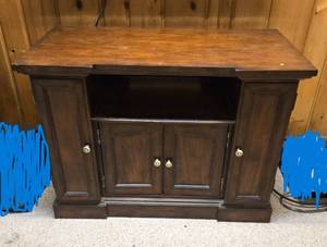 lot 84 image: TV Entertainment Stand with CD Storage