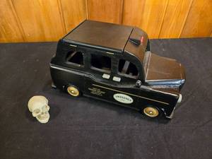 lot 104 image: Twinings Tea Shop Branded  Wooden Truck