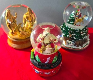 lot 117 image: Three Holiday SnowWater Globes Some with Music