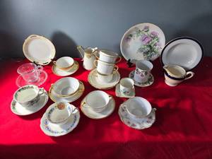 lot 124 image: Teacup Collection with an E&R Coronation Cup