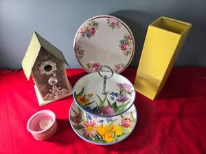 lot 126 image: Spring Floral Decoration