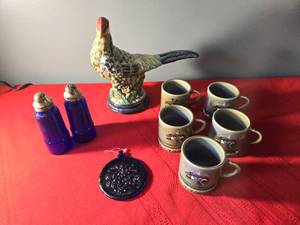 lot 127 image: Wade Irish Porcelain Cups with IrelandPheasant Collection