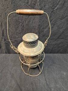 lot 19 image: CPR By the Hiran L. Piper Company Railroad Lantern
