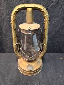 lot 376 image: Dietz Monarch Lantern