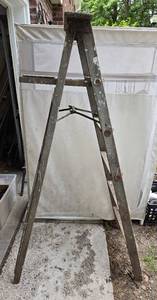 lot 321 image: 6 Foot Wooden Ladder