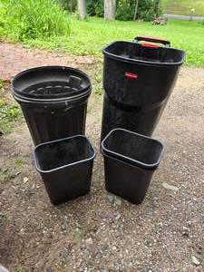 lot 440 image: Trash Can with Wheels and Other Smaller Trash Containers