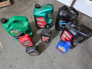 lot 432 image: Motor Oil SAE SW-20 & 10W-30