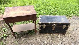 lot 437 image: Vintage TLC Lot with a Trunk & Table