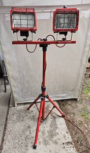 lot 407 image: Dual Shop Light