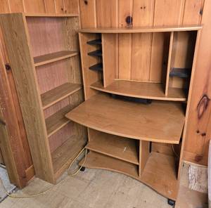 lot 446 image: Bookshelf & Computer Desk On Wheels With Storage