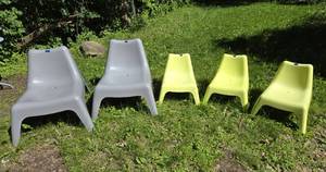 lot 443 image: 5 Ikea Plastic Chairs