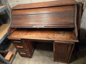 lot 189 image: Vintage Oak Roll Top Desk