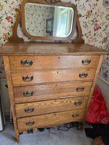 lot 146 image: Vintage Oak Mirrored Bedroom Dresser