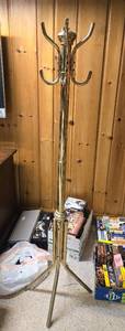 lot 256 image: Brass Coat and Hat Rack